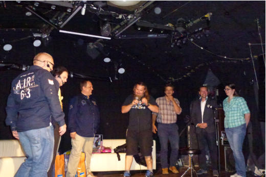 alle Künstler auf der Bühne