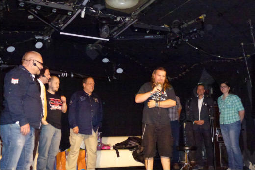 alle Künstler auf der Bühne