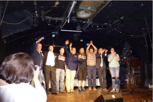 alle Künstler auf der Bühne